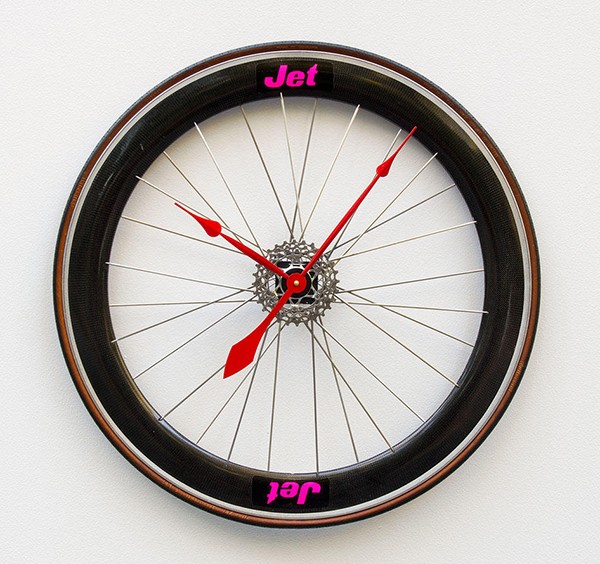 Upcycled-bicycle-wheel-clock